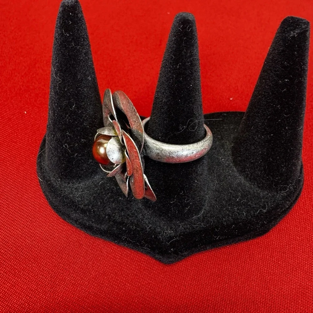 Silver Flower Ring With Faux Black‎ Pearl Center Size 6ish